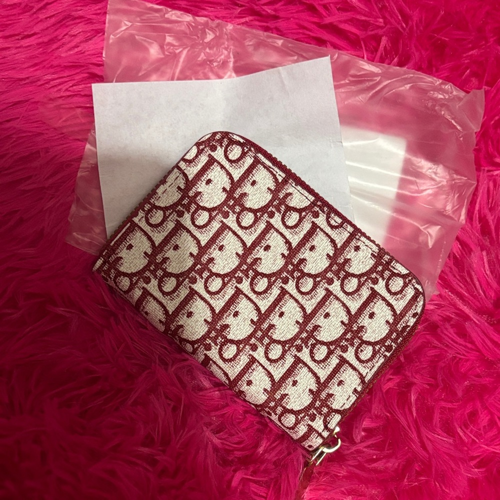 Red and White Patterned Zip Wallet